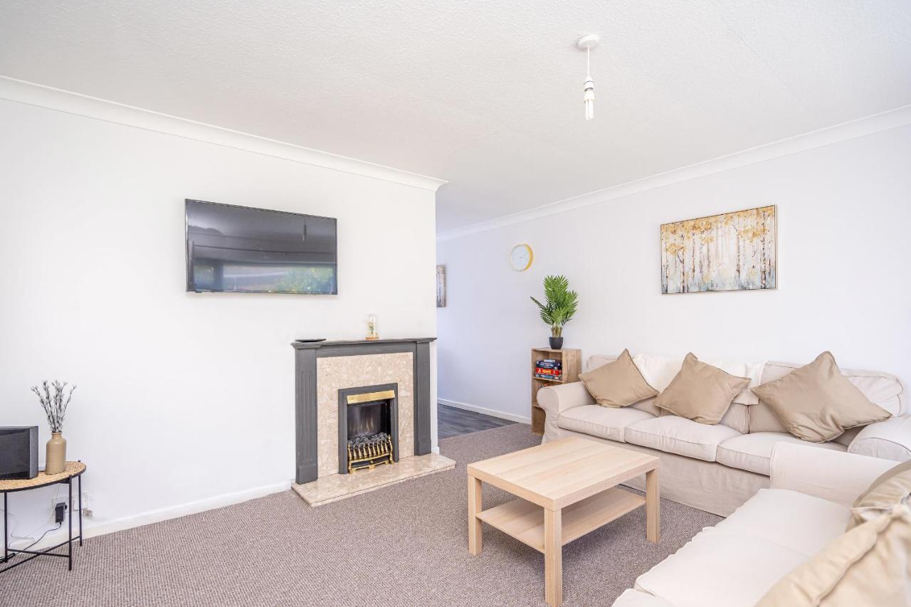Spacious 5 Bedroom House - Sleeps 7 - 3-Car Driveway - Work - Leisure Wolverhampton Luaran gambar