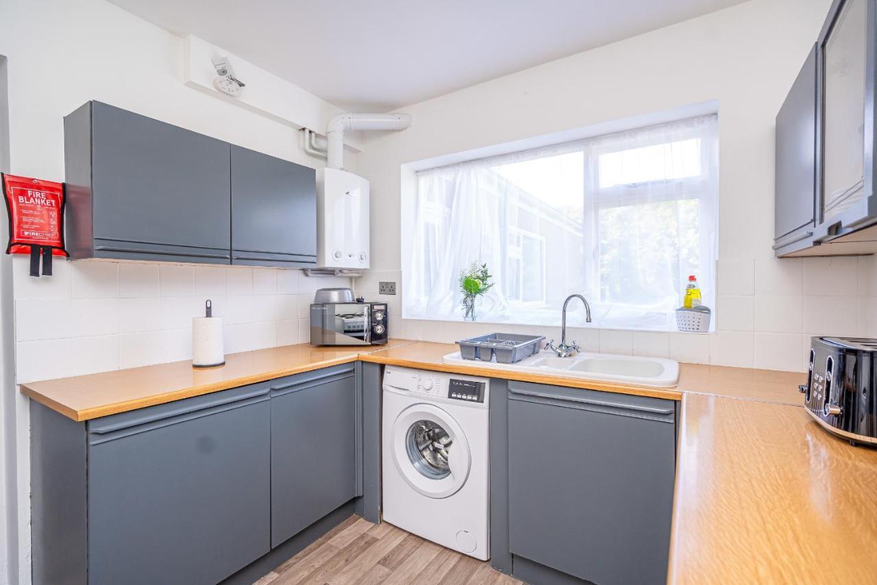 Spacious 5 Bedroom House - Sleeps 7 - 3-Car Driveway - Work - Leisure Wolverhampton Luaran gambar