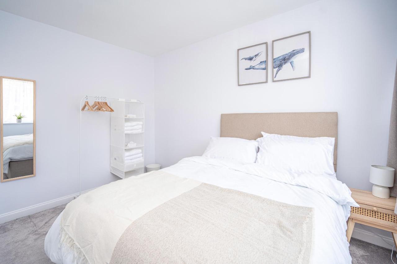 Spacious 5 Bedroom House - Sleeps 7 - 3-Car Driveway - Work - Leisure Wolverhampton Luaran gambar