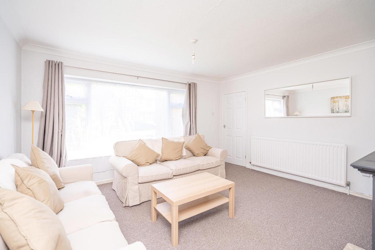 Spacious 5 Bedroom House - Sleeps 7 - 3-Car Driveway - Work - Leisure Wolverhampton Luaran gambar